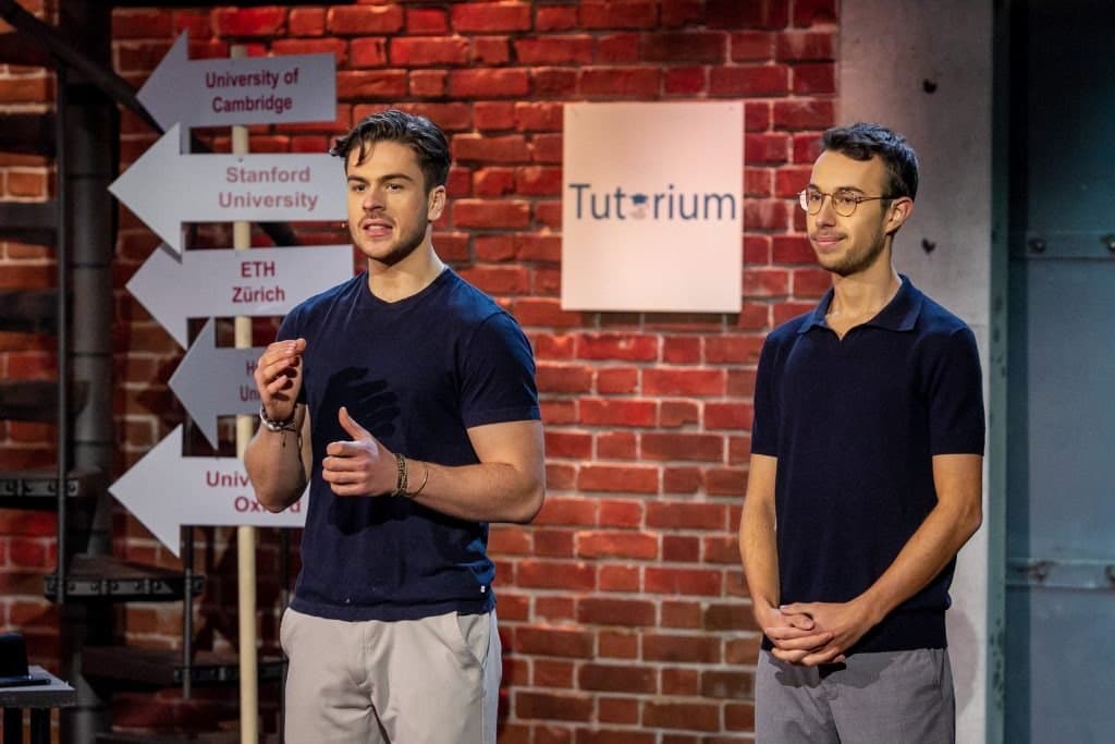 Robin pitching Tutorium with his co-founder on the Austrian version of Dragons' Den